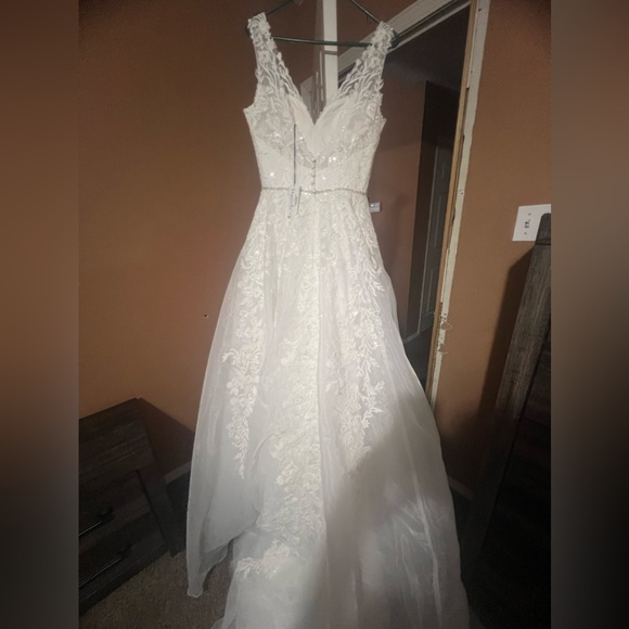 Wedding Dress $800 OBO - Picture 5 of 10